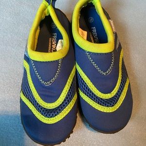 NWOT Fresco Blue & Green swim shoes
